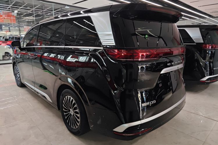 Used Denza D9 2025 DM-i Intelligent Drive 1020 Four-Wheel Drive Flagship Model Exterior 2