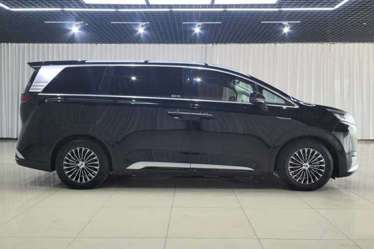 Used Denza D9 2025 EV Intelligent Driving Edition 600 Four-Wheel Drive Flagship Model Exterior 3