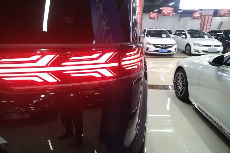 Used Denza D9 2025 DM-i Intelligent Drive 1020 Four-Wheel Drive Flagship Model Exterior 3