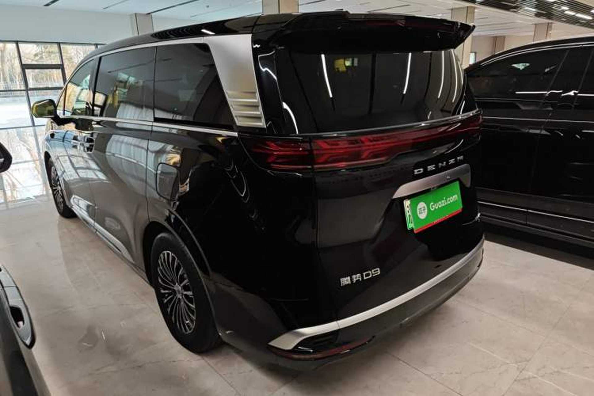 Used Denza D9 2025 DM-i Intelligent Drive 1020 Four-Wheel Drive Flagship Model Exterior 3