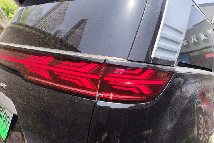 Used Denza D9 2025 DM-i Intelligent Drive 1020 Four-Wheel Drive Flagship Model Exterior 3