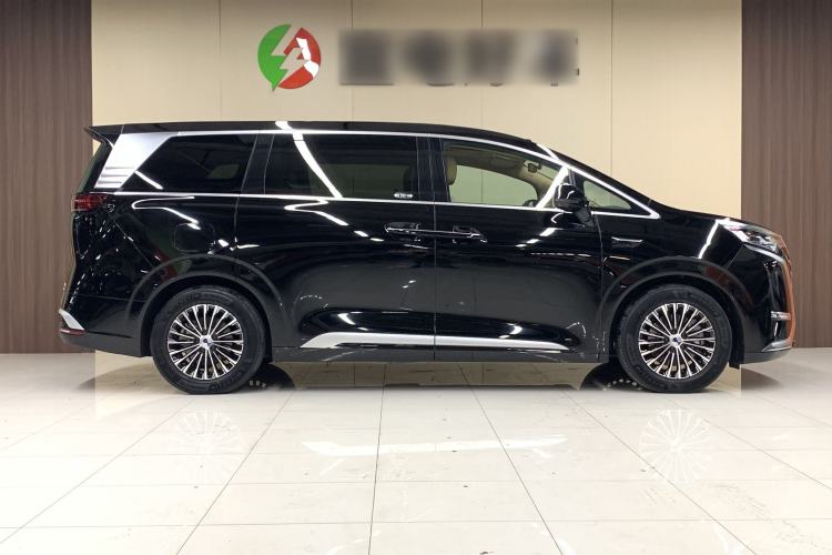 Used Denza D9 2025 DM-i Intelligent Drive 1020 Four-Wheel Drive Flagship Model Exterior 3
