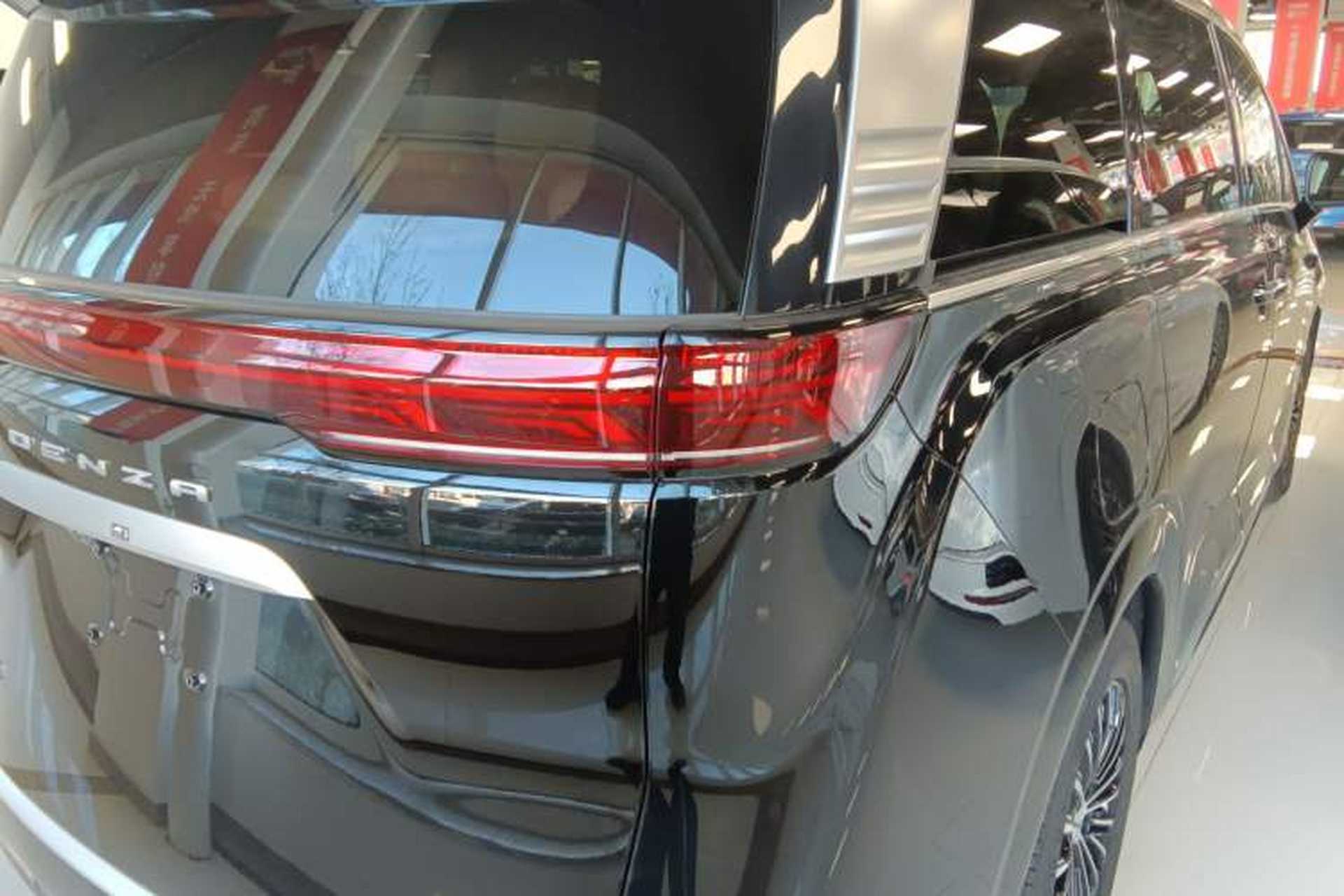 Used Denza D9 2025 DM-i Smart Drive 1020 Four-Wheel Drive Deluxe Model Exterior 3