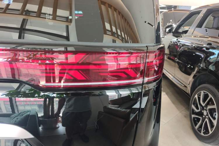 Used Denza D9 2025 DM-i Smart Drive 1020 Four-Wheel Drive Premium Model Exterior 3
