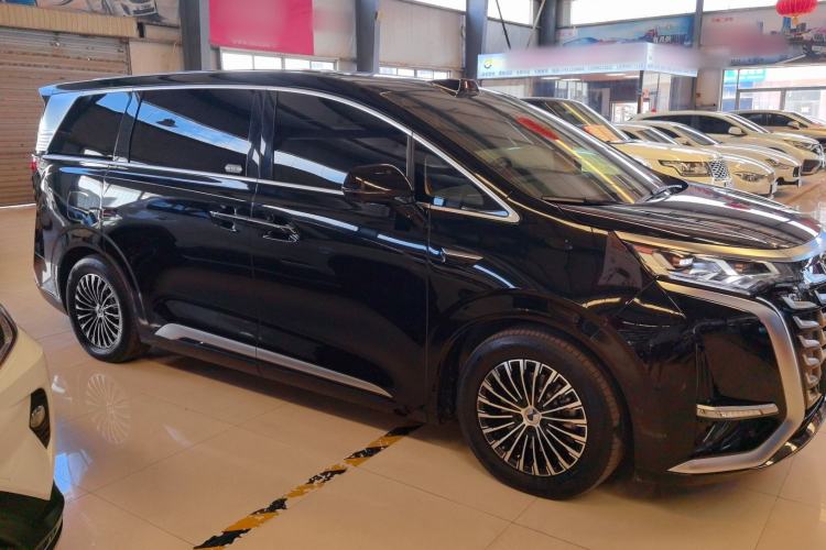 Used Denza D9 2025 DM-i Intelligent Drive 1020 Four-Wheel Drive Prestige Model Exterior 3