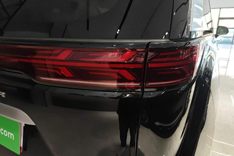 Used Denza D9 2025 DM-i Intelligent Drive 1020 Four-Wheel Drive Flagship Model Exterior 3