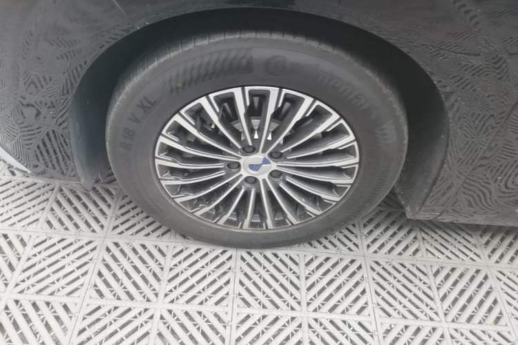 Used Denza D9 2025 Model EV Two-Wheel Drive Prestige Edition Exterior 4
