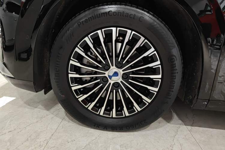 Used Denza D9 2025 DM-i Intelligent Drive 1020 Four-Wheel Drive Flagship Model Exterior 4