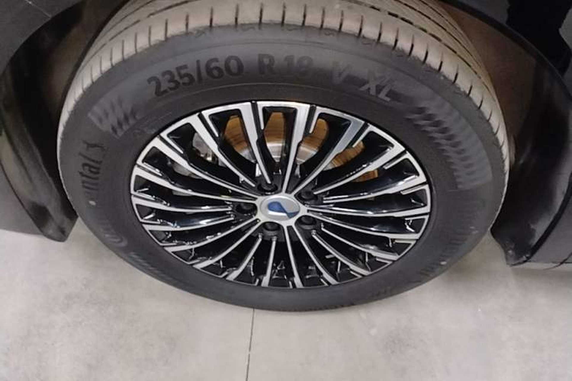 Used Denza D9 2025 DM-i Intelligent Drive 1020 Four-Wheel Drive Flagship Model Exterior 4