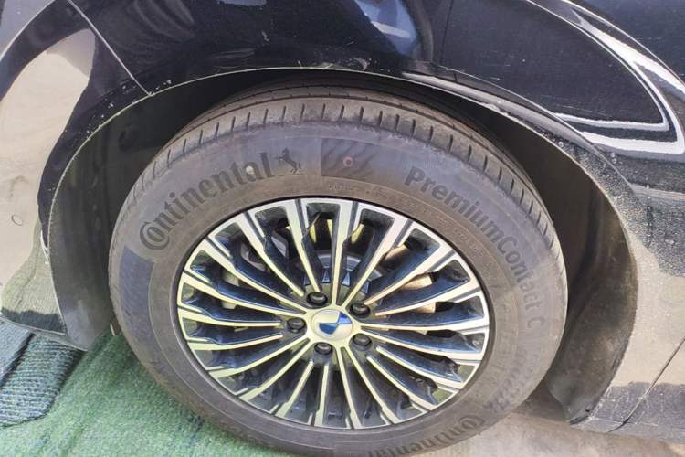 Used Denza D9 2025 DM-i Intelligent Drive 1020 Four-Wheel Drive Flagship Model Exterior 4