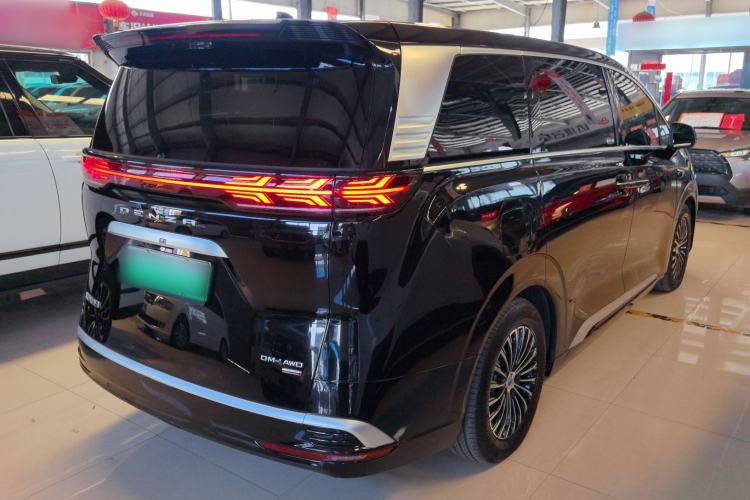 Used Denza D9 2025 DM-i Intelligent Drive 1020 Four-Wheel Drive Prestige Model Exterior 4