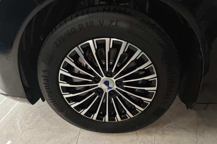 Used Denza D9 2025 DM-i Intelligent Drive 1020 Four-Wheel Drive Flagship Model Exterior 4