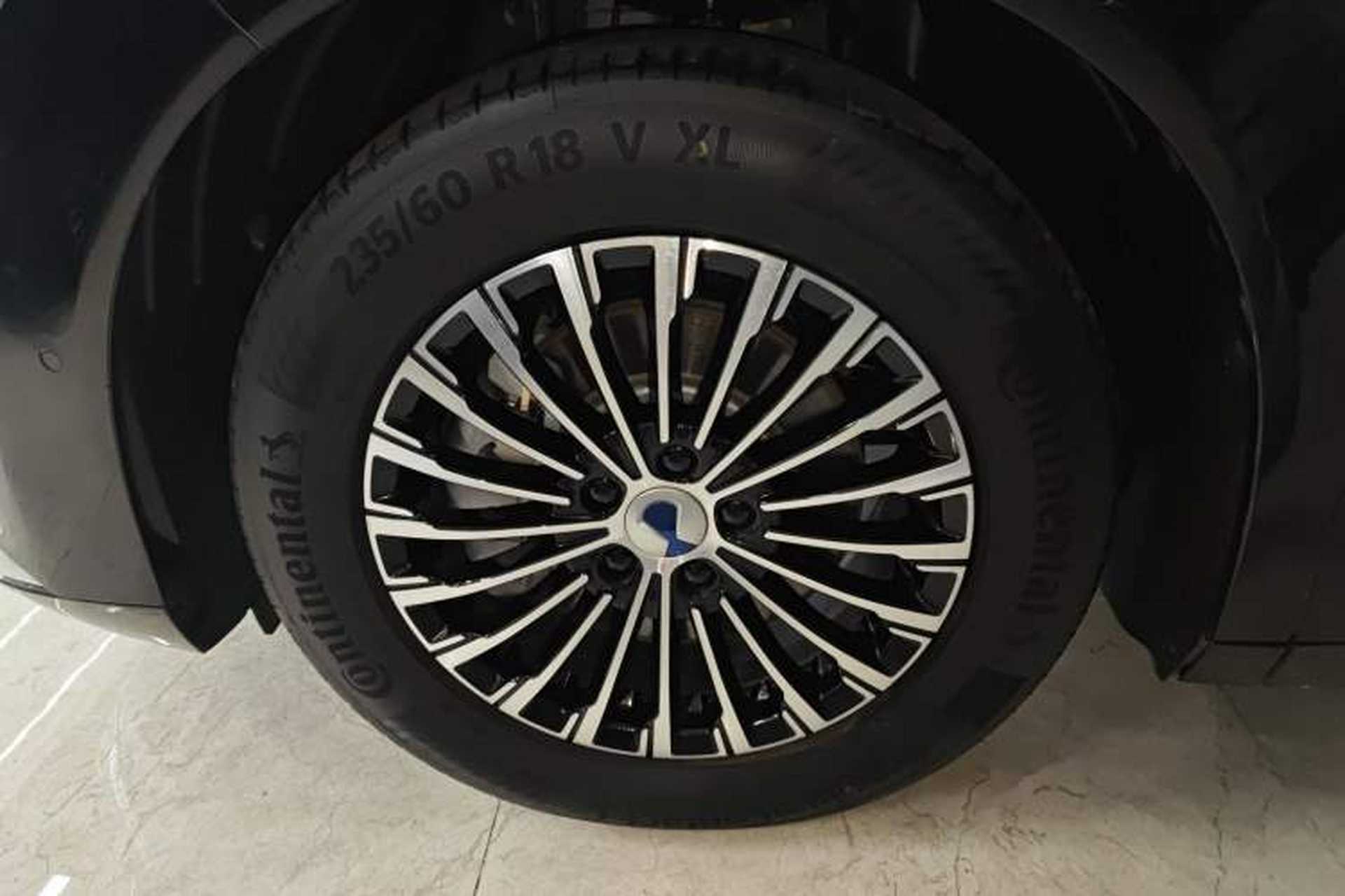 Used Denza D9 2025 DM-i Intelligent Drive 1020 Four-Wheel Drive Flagship Model Exterior 4