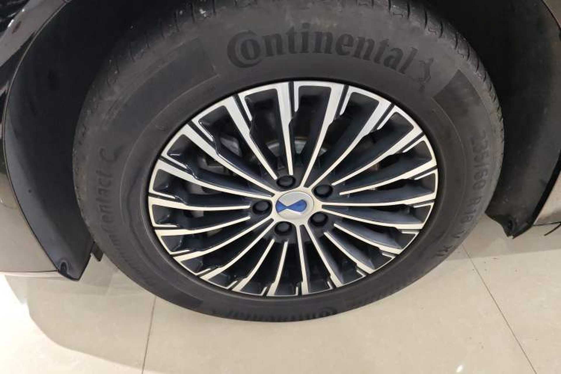 Used Denza D9 2025 DM-i Intelligent Drive 1020 Four-Wheel Drive Prestige Model Exterior 4