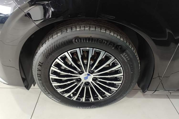 Used Denza D9 2025 DM-i Intelligent Drive 1020 Four-Wheel Drive Prestige Model Exterior 4