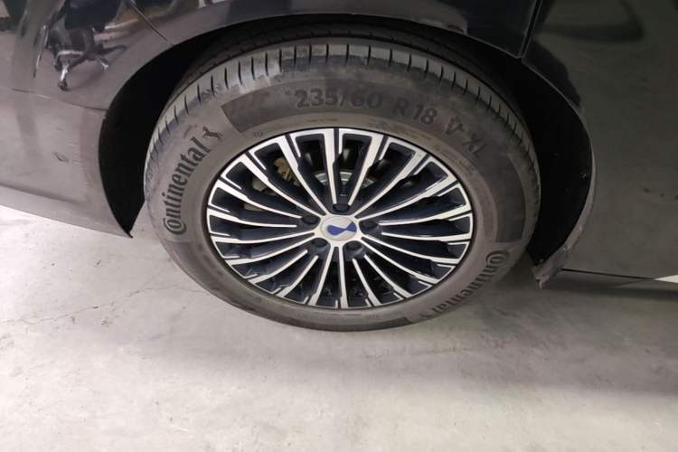 Used Denza D9 2025 DM-i Intelligent Drive 1020 Four-Wheel Drive Prestige Model Exterior 5