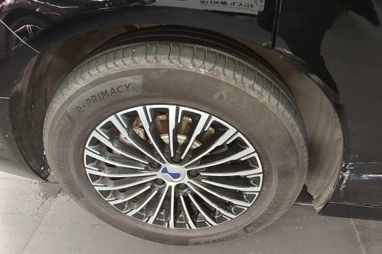 Used Denza D9 2025 DM-i Intelligent Drive 1020 Four-Wheel Drive Flagship Model Exterior 5