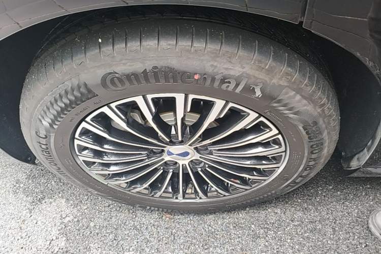 Used Denza D9 2025 DM-i Intelligent Drive 1020 Four-Wheel Drive Prestige Model Exterior 5