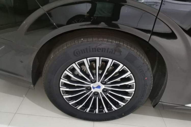 Used Denza D9 2025 DM-i Smart Drive 1020 Four-Wheel Drive Deluxe Model Exterior 5