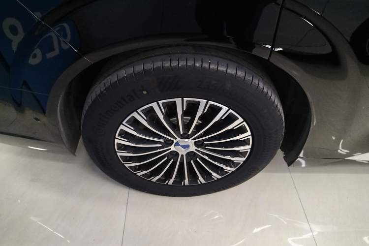 Used Denza D9 2025 DM-i Intelligent Drive 1020 Four-Wheel Drive Flagship Model Exterior 5