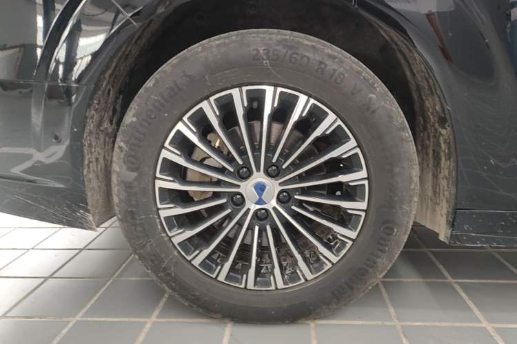 Used Denza D9 2025 DM-i Smart Drive 1020 Four-Wheel Drive Deluxe Model Exterior 5