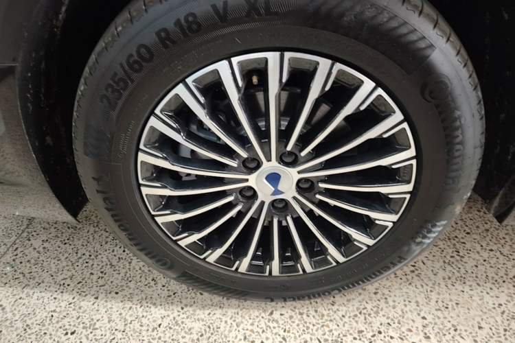 Used Denza D9 2025 DM-i Smart Drive 1020 Four-Wheel Drive Deluxe Model Exterior 5