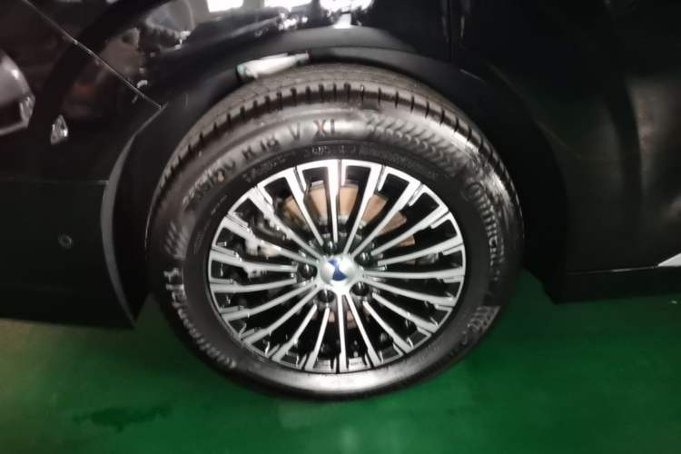 Used Denza D9 2025 DM-i Intelligent Drive 1020 Four-Wheel Drive Prestige Model Exterior 5