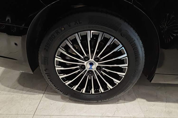 Used Denza D9 2025 DM-i Intelligent Drive 1020 Four-Wheel Drive Flagship Model Exterior 5
