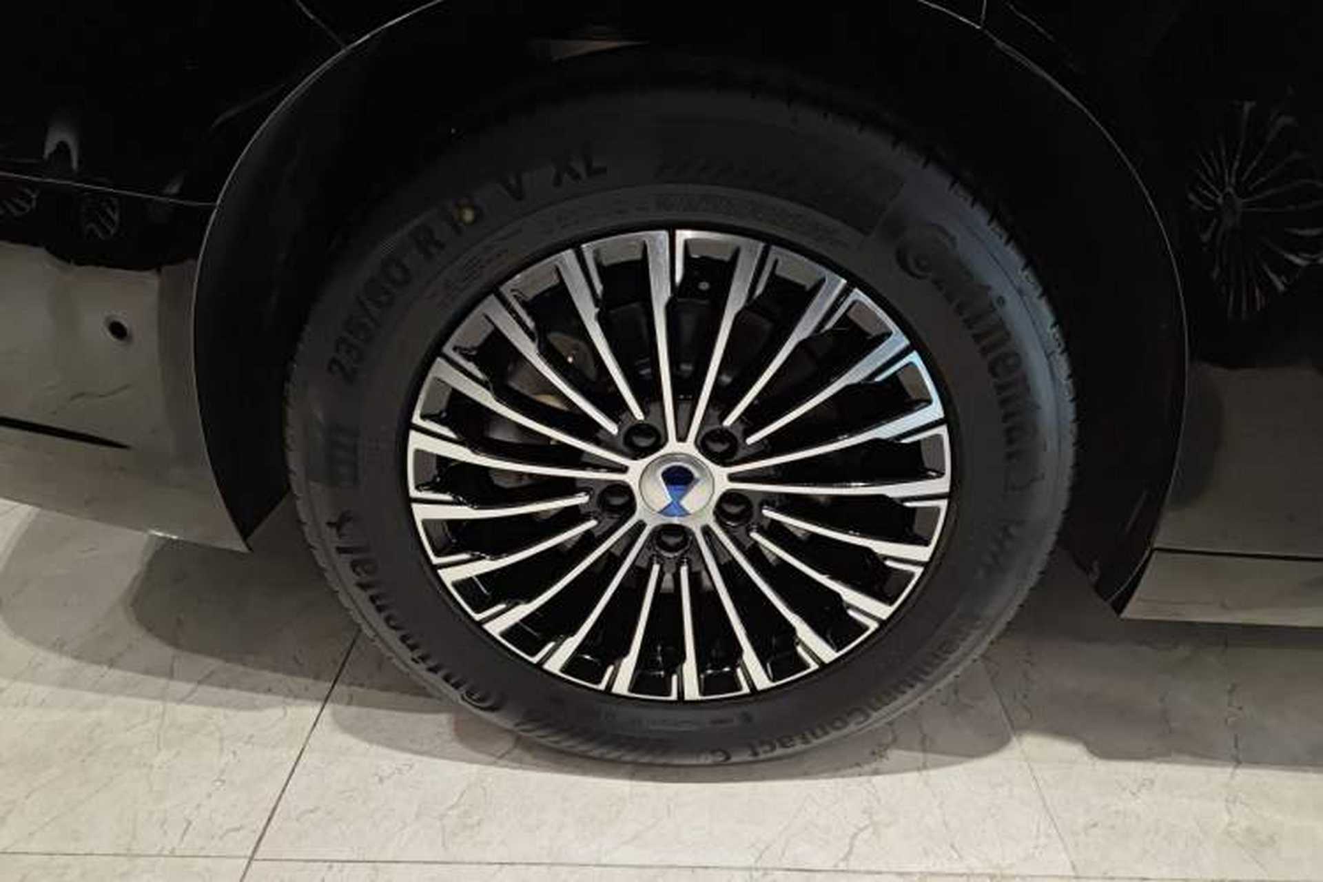 Used Denza D9 2025 DM-i Intelligent Drive 1020 Four-Wheel Drive Flagship Model Exterior 5