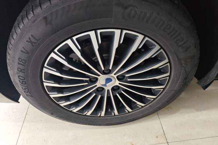 Used Denza D9 2025 DM-i Intelligent Drive 1020 Four-Wheel Drive Prestige Model Exterior 5