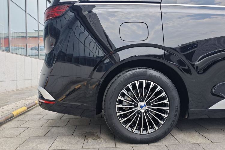 Used Denza D9 2025 DM-i Intelligent Drive 1020 Four-Wheel Drive Flagship Model Exterior 7