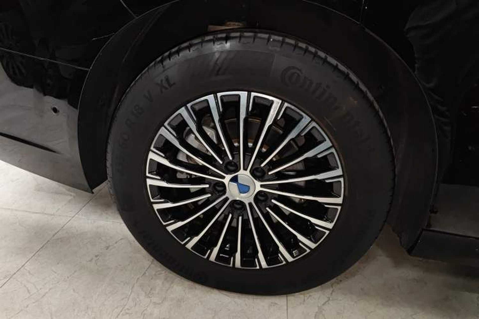 Used Denza D9 2025 DM-i Intelligent Drive 1020 Four-Wheel Drive Flagship Model Exterior 8