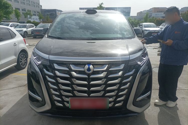 Used Denza D9 2025 DM-i Smart Drive 1020 Four-Wheel Drive Deluxe Model Front