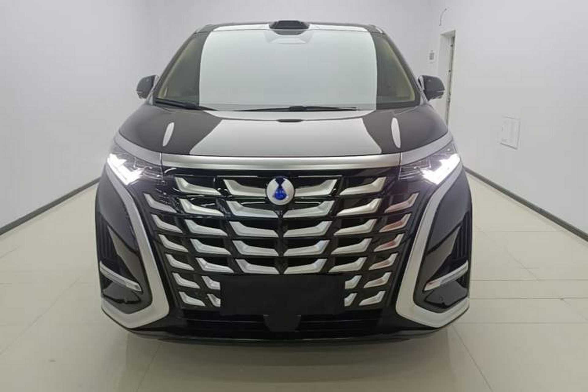 Used Denza D9 2025 DM-i Smart Drive 1020 Four-Wheel Drive Deluxe Model Front