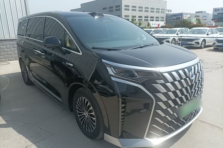 Used Denza D9 2025 DM-i Intelligent Drive 1020 Four-Wheel Drive Prestige Model Front Right 45 Deg