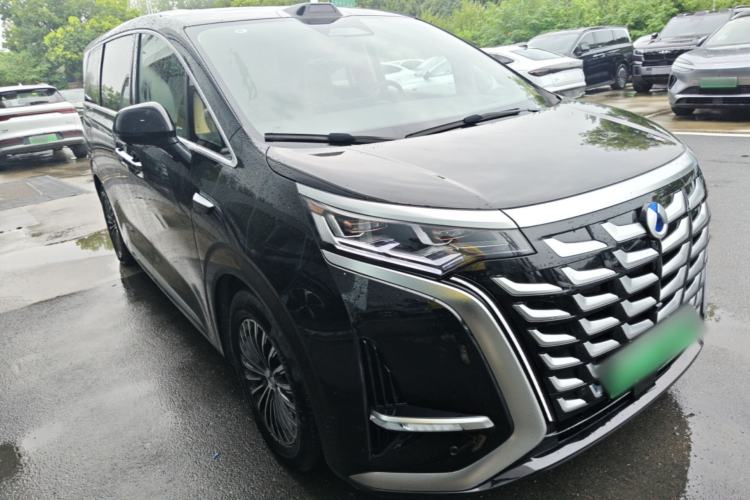 Used Denza D9 2025 DM-i Smart Drive 1020 Four-Wheel Drive Deluxe Model Front Right 45 Deg