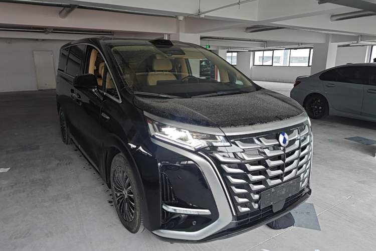 Used Denza D9 2025 DM-i Intelligent Drive 1020 Four-Wheel Drive Prestige Model Front Right 45 Deg
