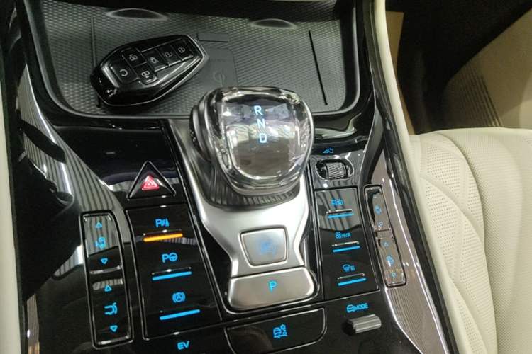 Used Denza D9 2025 DM-i Intelligent Drive 1020 Four-Wheel Drive Flagship Model Gear Lever