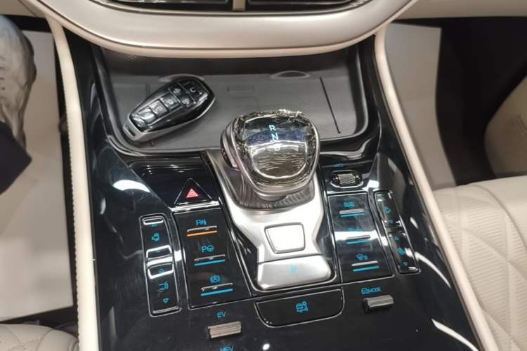 Used Denza D9 2025 DM-i Intelligent Drive 1020 Four-Wheel Drive Flagship Model Gear Lever