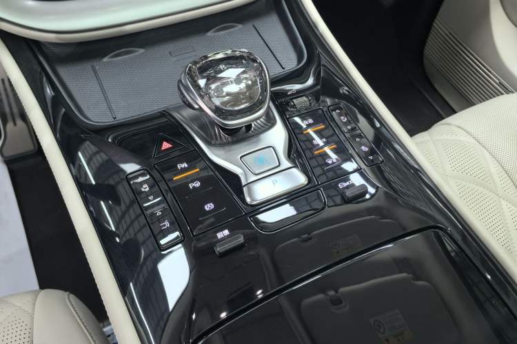 Used Denza D9 2025 EV Intelligent Driving Edition 600 Four-Wheel Drive Flagship Model Gear Lever