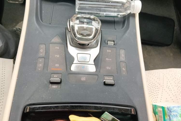Used Denza D9 2025 DM-i Smart Drive 1020 Four-Wheel Drive Deluxe Model Gear Lever