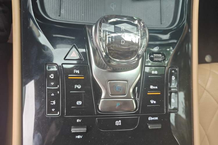 Used Denza D9 2025 DM-i Intelligent Drive 1020 Four-Wheel Drive Flagship Model Gear Lever