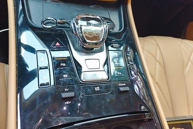 Used Denza D9 2025 DM-i Smart Drive 1020 Four-Wheel Drive Premium Model Gear Lever