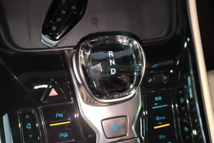Used Denza D9 2025 DM-i Intelligent Drive 1020 Four-Wheel Drive Flagship Model Gear Lever