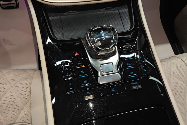 Used Denza D9 2025 DM-i Intelligent Drive 1020 Four-Wheel Drive Flagship Model Gear Lever