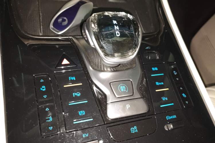 Used Denza D9 2025 DM-i Smart Drive 1020 Four-Wheel Drive Premium Model Gear Lever