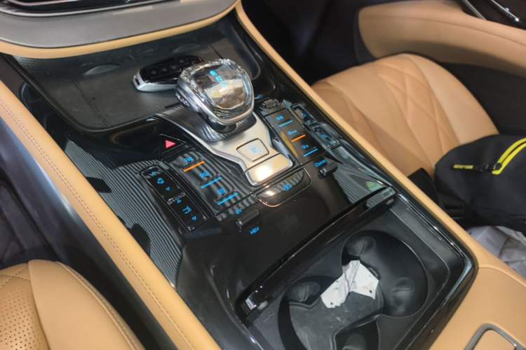 Used Denza D9 2025 DM-i Intelligent Drive 1020 Four-Wheel Drive Flagship Model Gear Lever