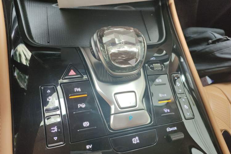Used Denza D9 2025 DM-i Intelligent Drive 1020 Four-Wheel Drive Flagship Model Gear Lever