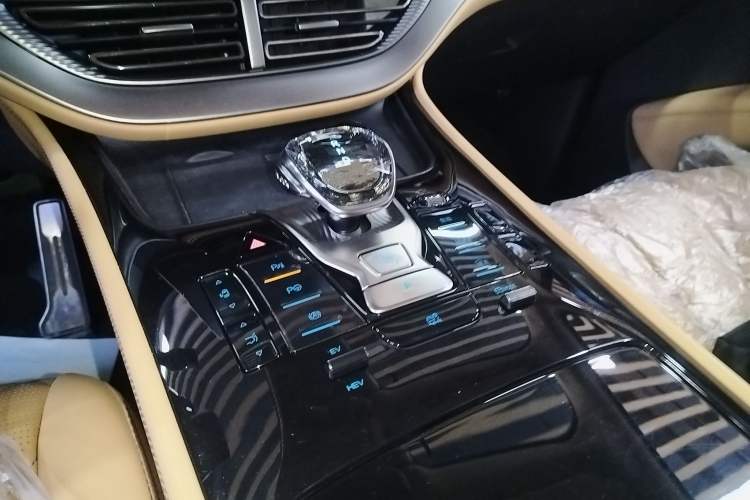 Used Denza D9 2025 DM-i Intelligent Drive 1020 Four-Wheel Drive Flagship Model Gear Lever