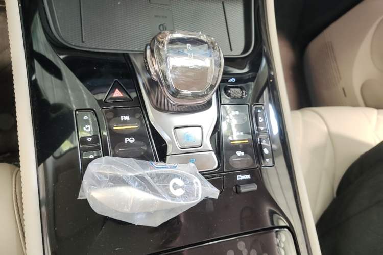 Used Denza D9 2025 Model DM-i Four-Wheel Drive Prestige Edition Gear Lever